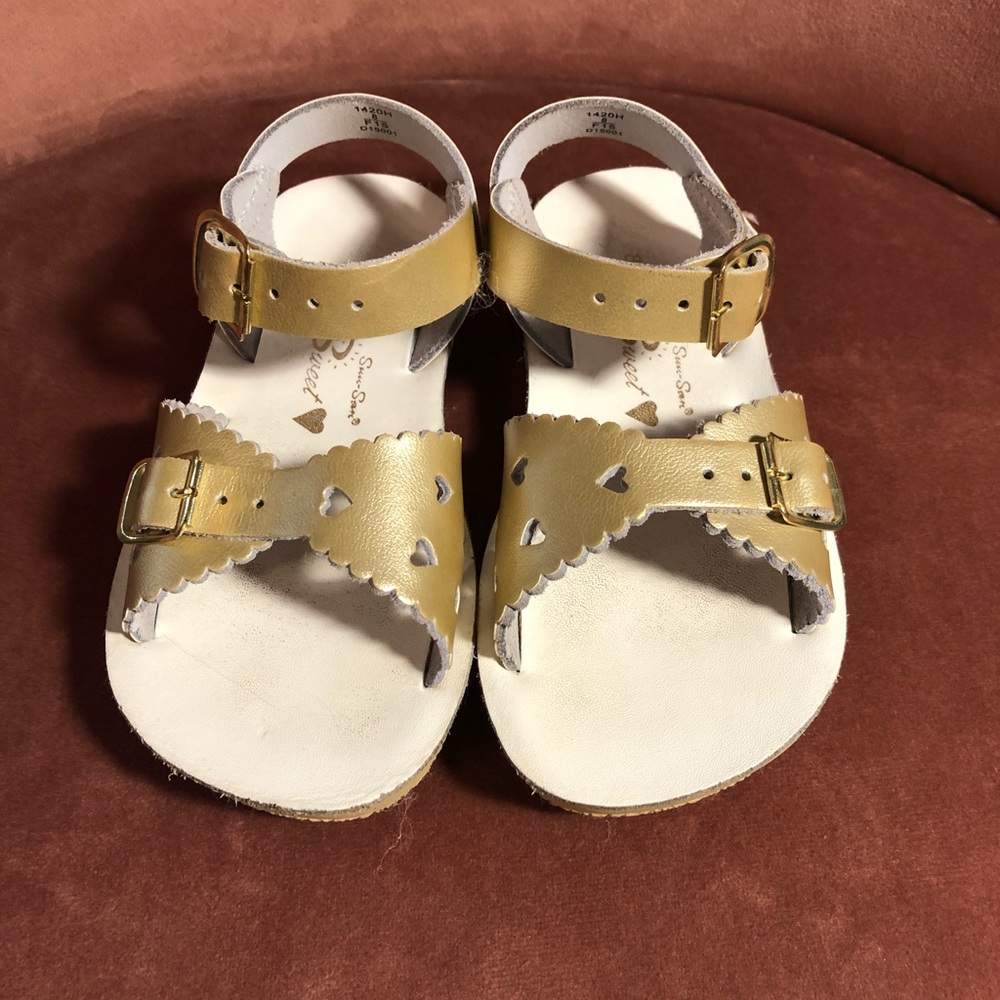 Like new Gold Heart Saltwater Sandals